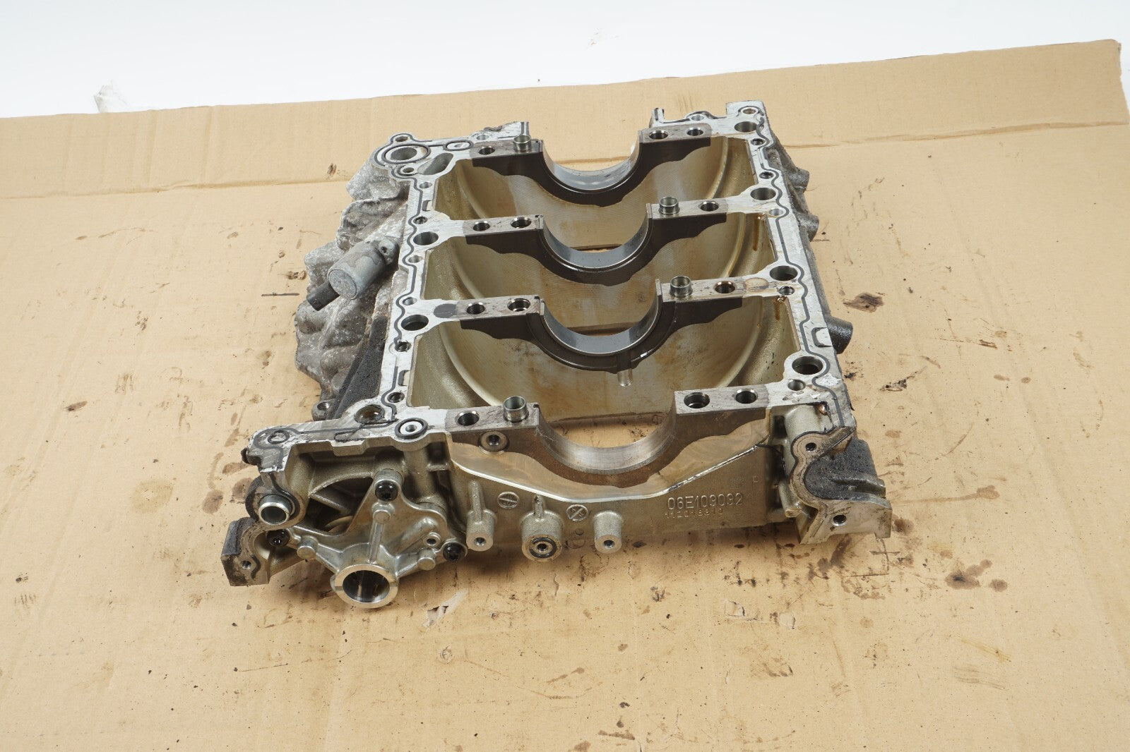 2012 - 2015 AUDI A7 3.0L ENGINE CRANKSHAFT MOUNT LOWER BLOCK 06E103032AP  OEM
