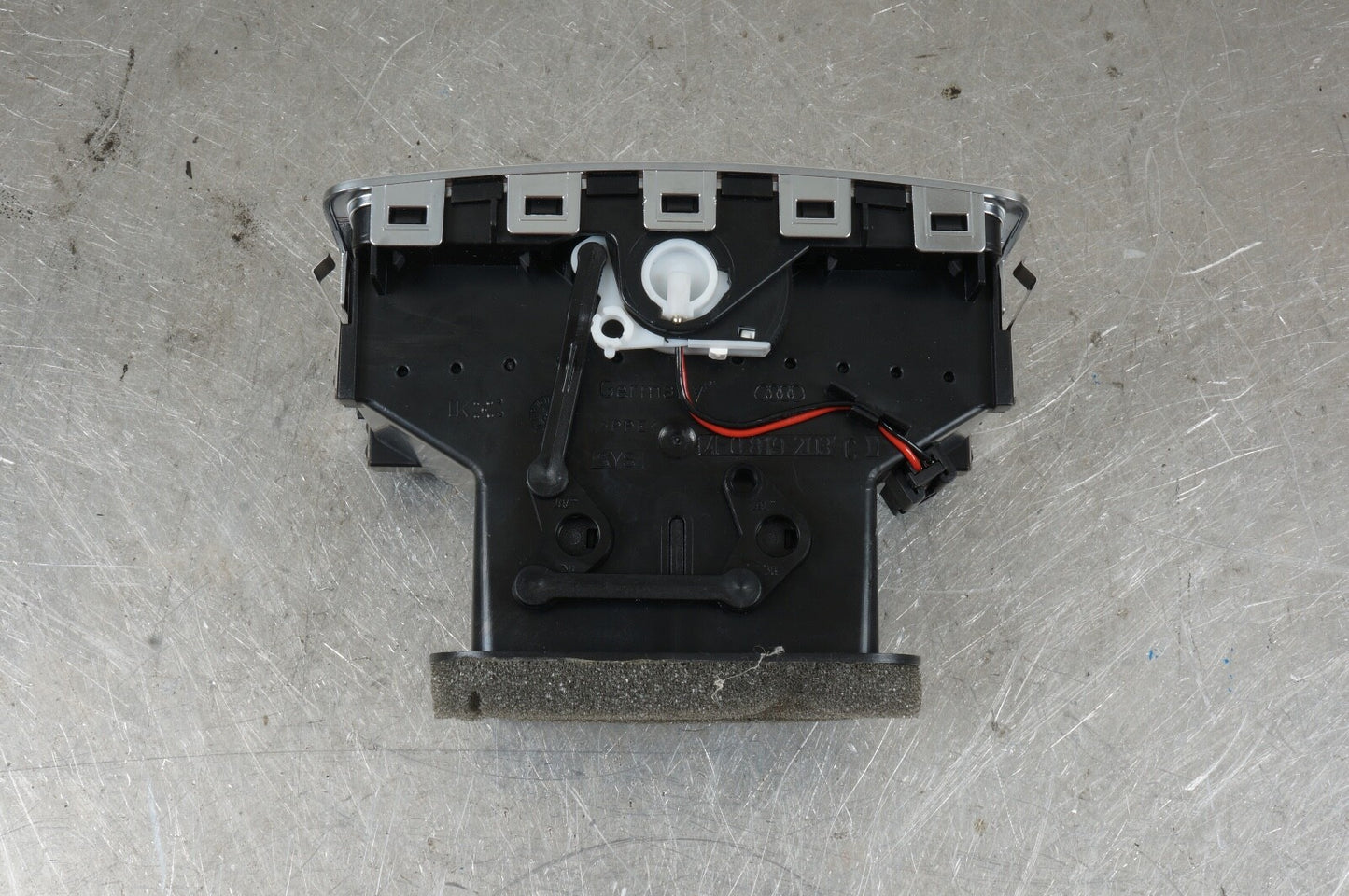 2005 - 2011 Audi A6 Rear Center Console Vent Air Vent Airvent 4F0819203 C