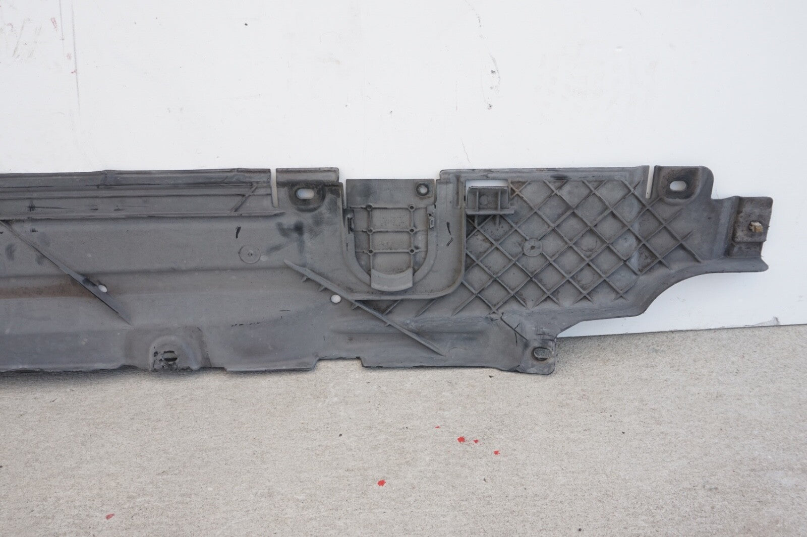 2011-2018 PORSCHE CAYENNE RIGHT SIDE FLOOR UNDER BODY SPLASH SHIELD COVER OEM