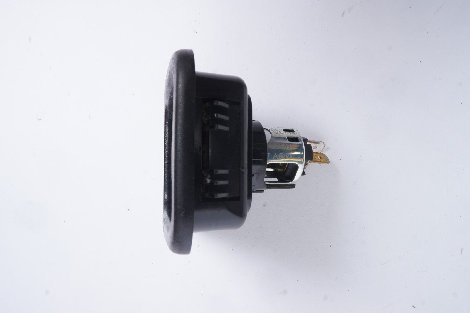 2004 - 2010  BMW 650i E63 E64 Power Input Plug 12V Socket Outlet 7040621  OEM