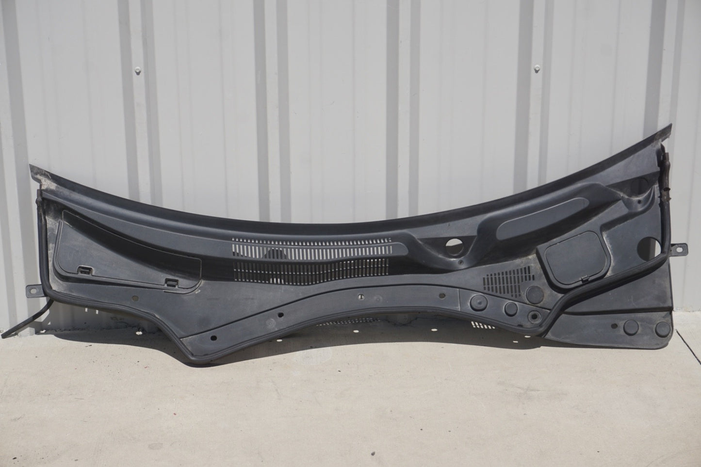 14-17 Maserati Ghibli Windshield Wiper Cowl Trim Cover Panel Black 670010468 OEM