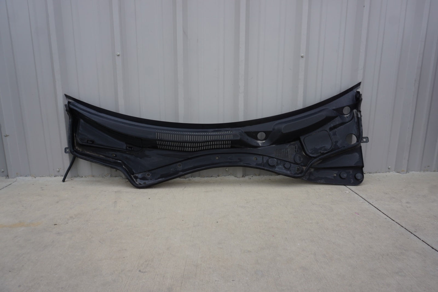 2014-2020 Maserati Ghibli Windshield Wiper Cowl Vent Grille Panel 670010468 OEM