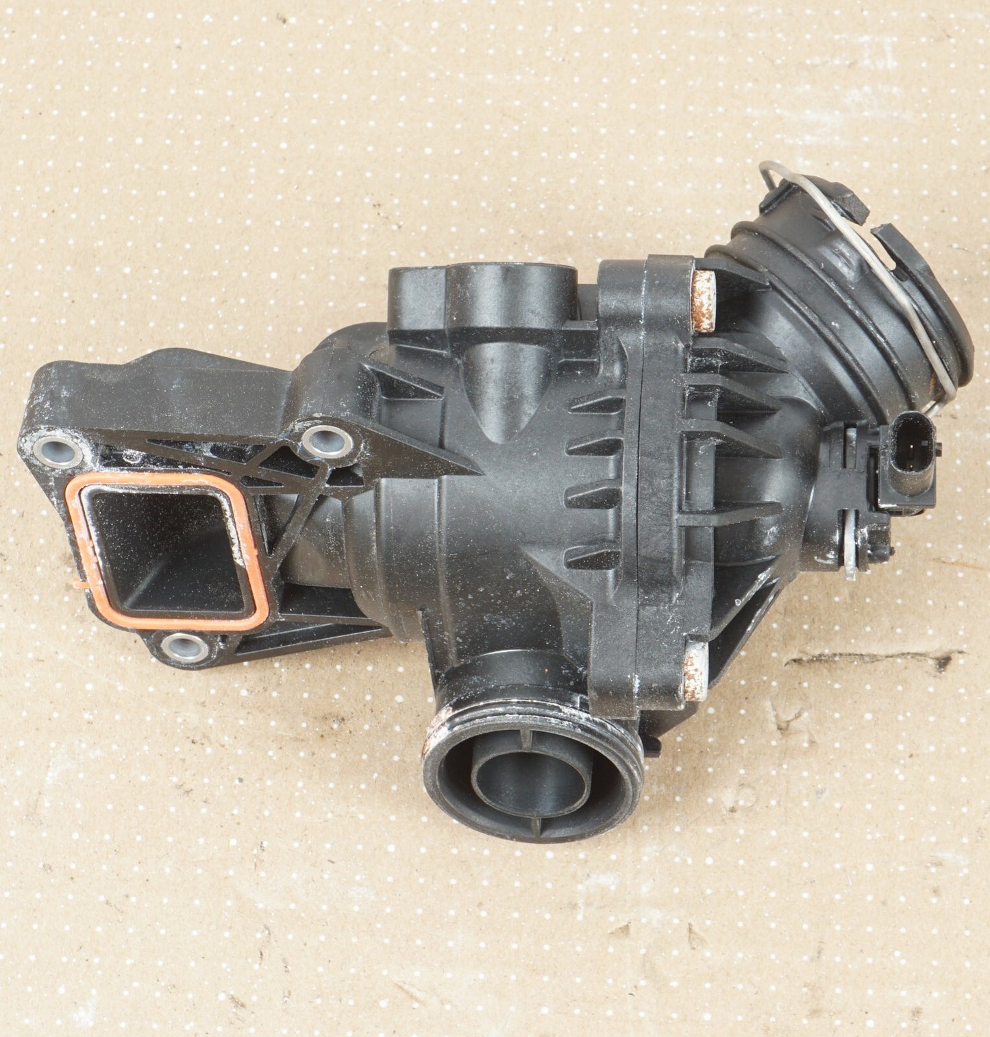 2018-2020 MERCEDES SL450 COOLANT THERMOSTAT A2762000315 OEM
