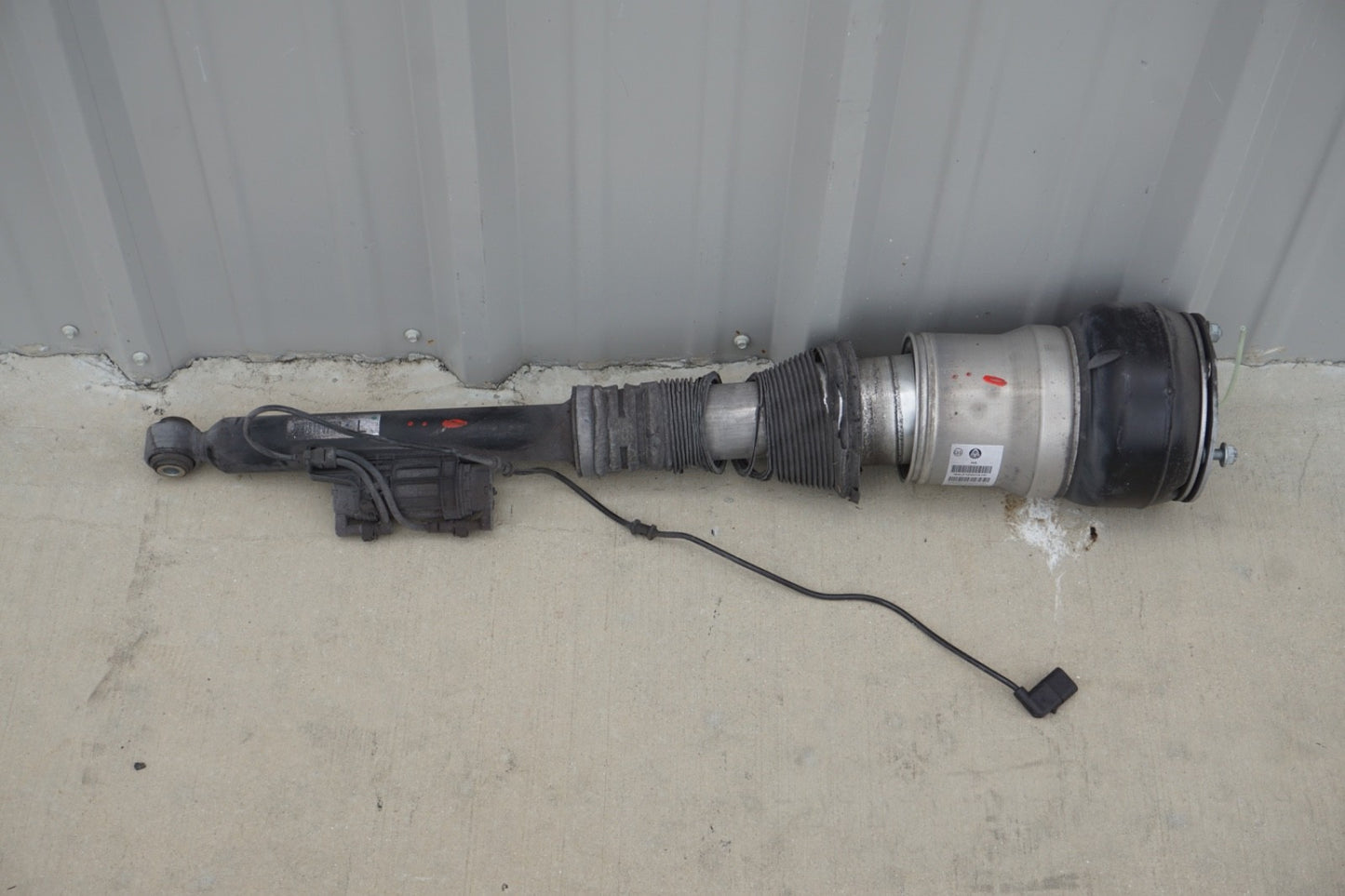 2014 - 2017 MERCEDES-BENZ S550 OEM REAR LEFT AIR SUSPENSION SHOCK STRUT