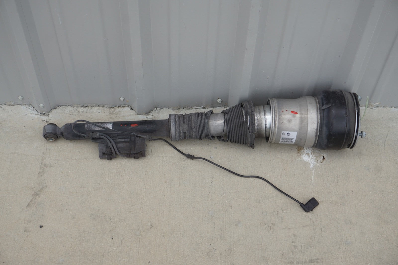 2014 - 2017 MERCEDES-BENZ S550 OEM REAR LEFT AIR SUSPENSION SHOCK STRUT