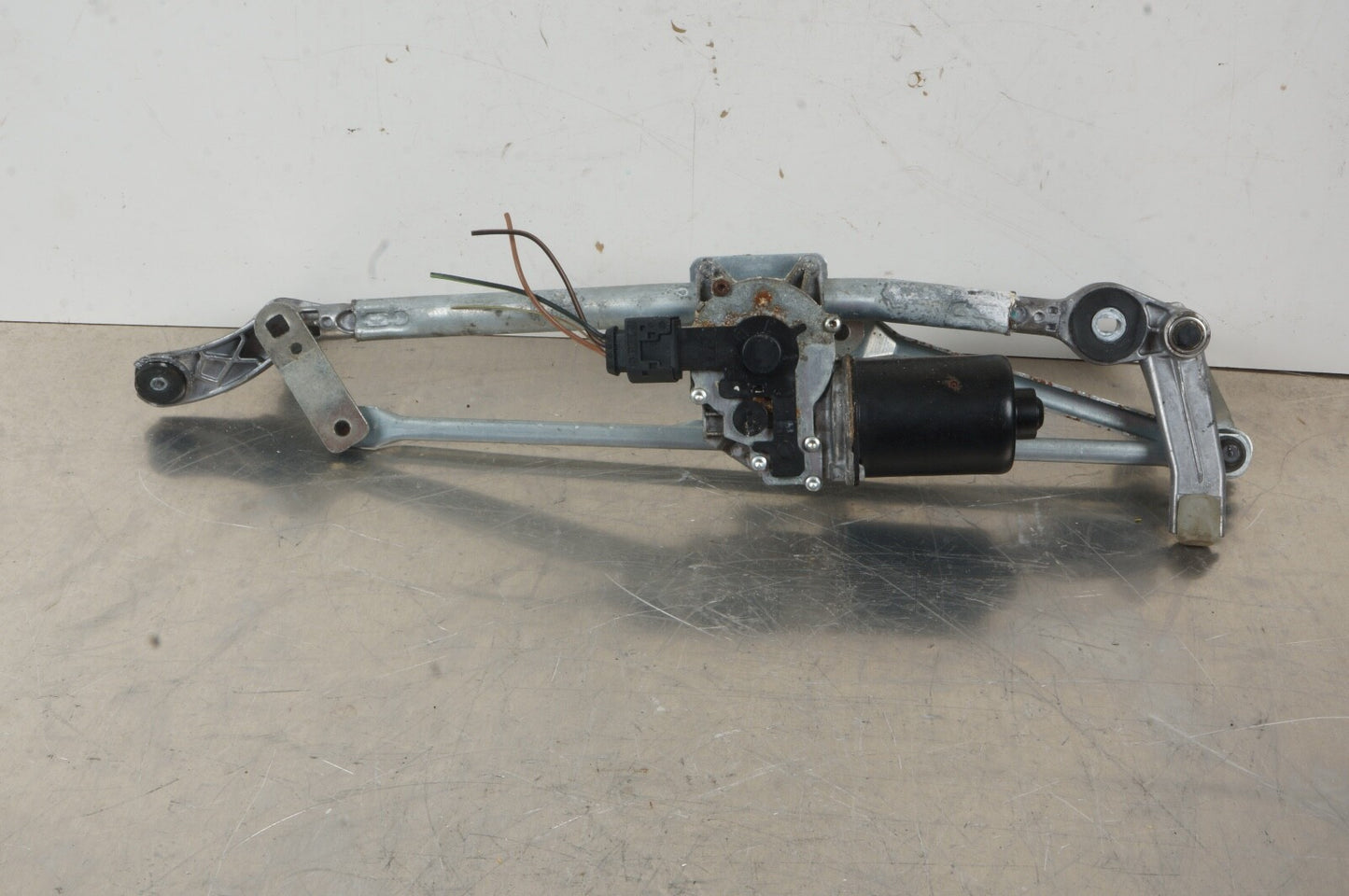 2007-2013 BMW E90 E92 E93 328i 335i WINDSHIELD WIPER ARM MOTOR FRONT 6978263