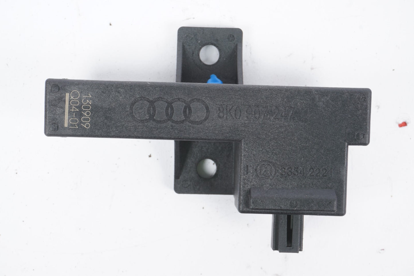 2011 - 2017 Audi A8L A8 Keyless Access Entry Antenna 8K0907247  OEM