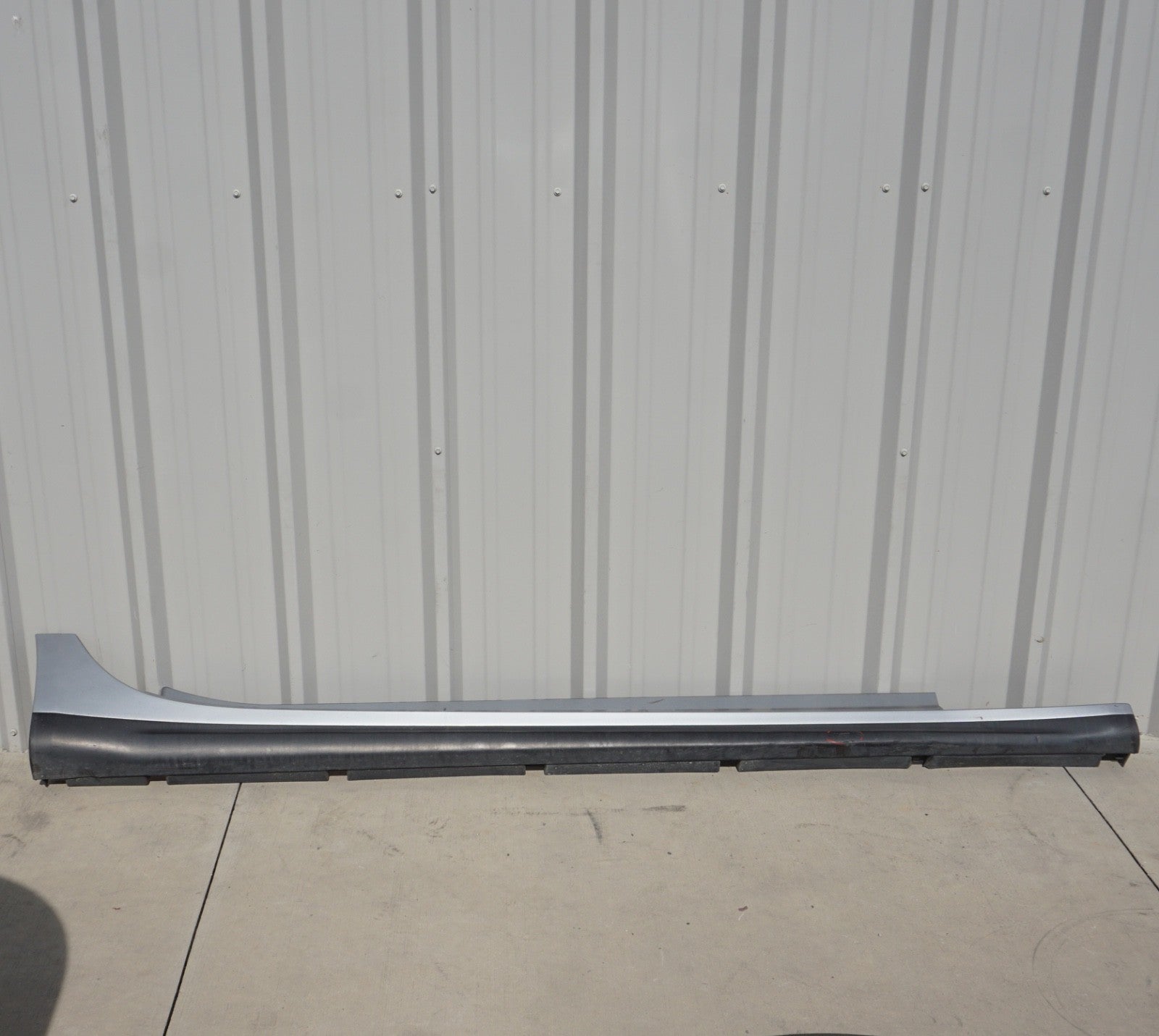 2014 - 2019 MASERATI GHIBLI SQ4 PASSENGER RIGHT ROCKER SKIRT PANEL MOLDING OEM