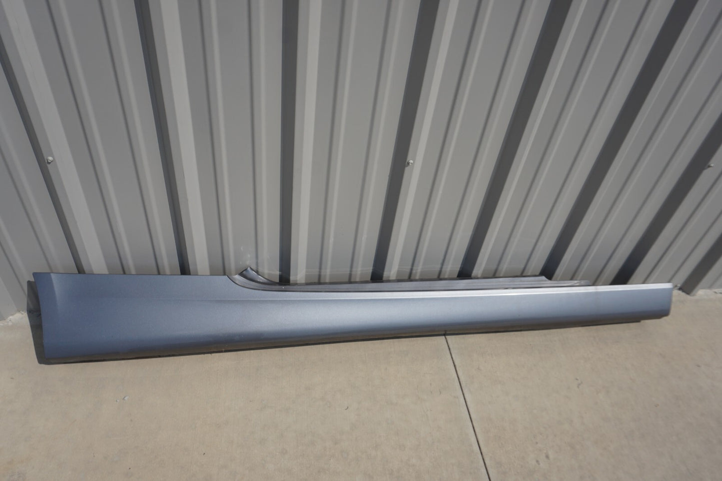 07 - 13 BMW 328i 335i Convertible Coupe Right Rocker Panel Skirt Molding OEM