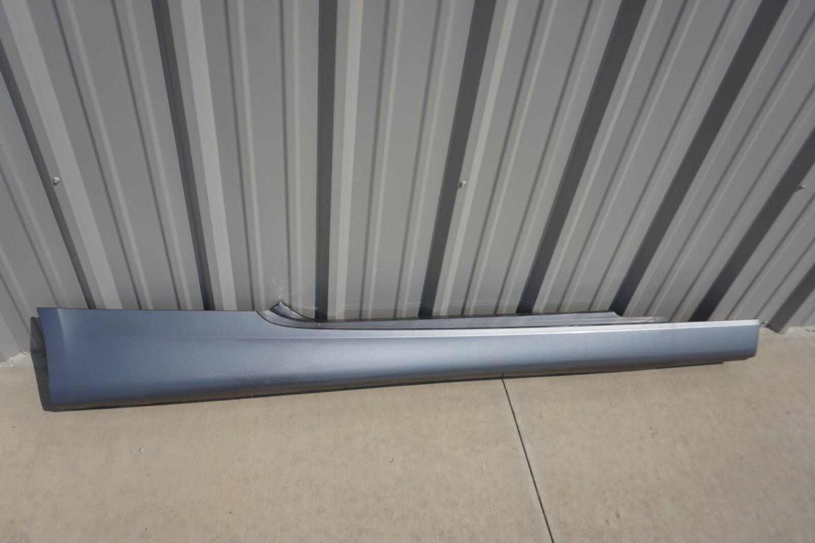 07 - 13 BMW 328i 335i Convertible Coupe Right Rocker Panel Skirt Molding OEM