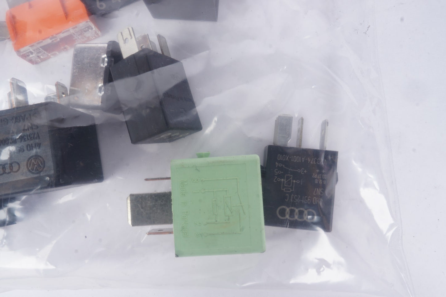 2011 - 2014 AUDI A8 QUATTRO FUEL PUMP RELAY 4H0 851 253A 4H0 951 253C OEM