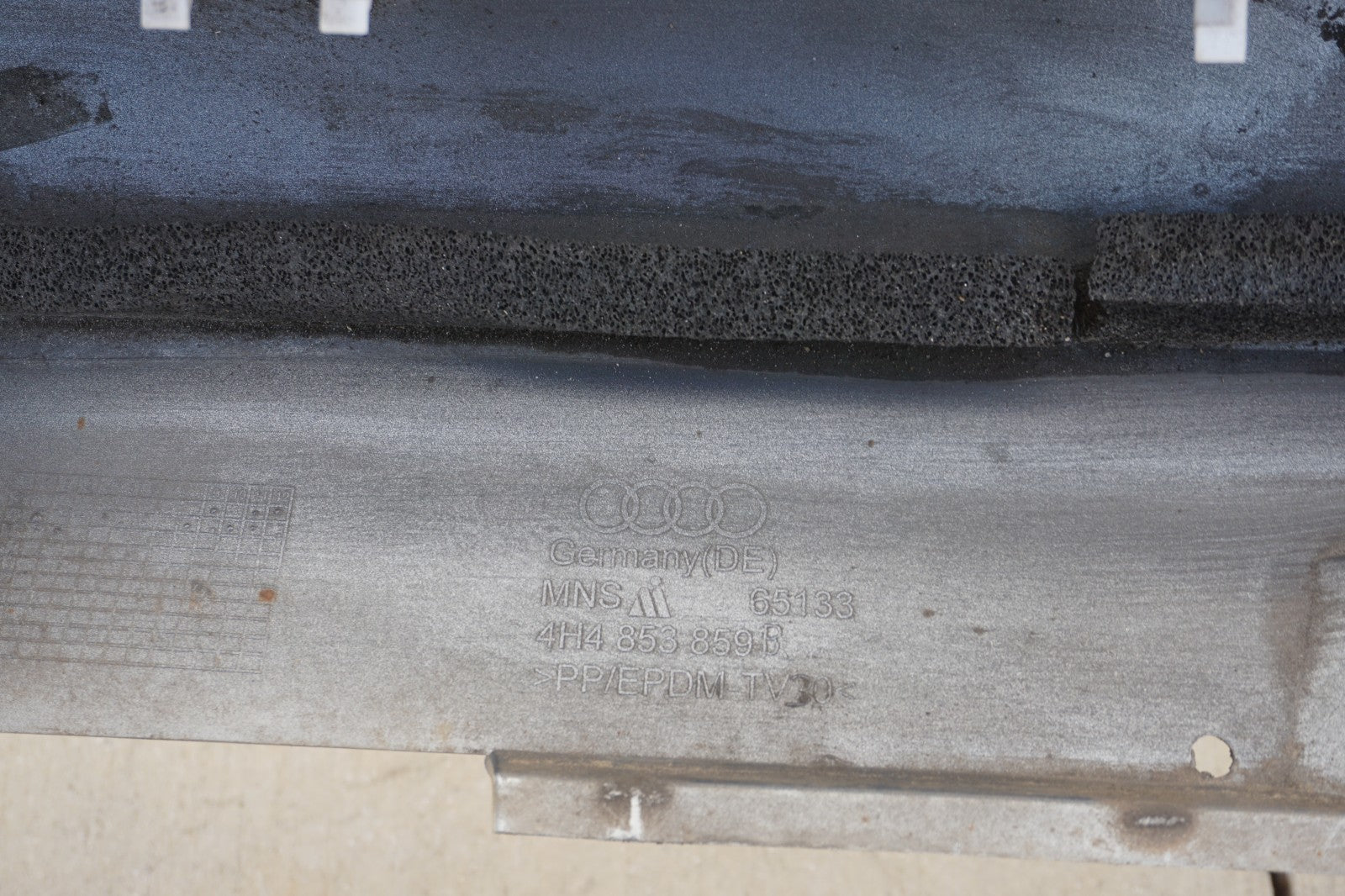 11-14 Audi A8L LONG Left Driver Side Rocker Panel Skirt Molding Trim OEM
