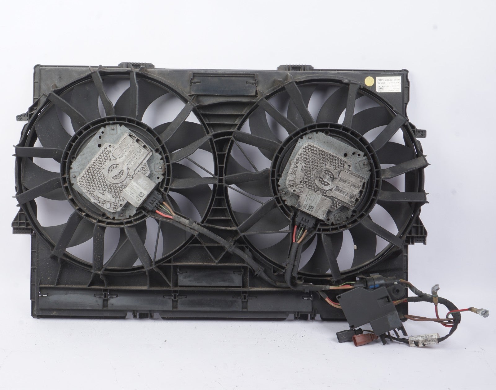 2011 2012 Audi A8 D4 4.2L Engine Cooling Fan & Shroud  OEM