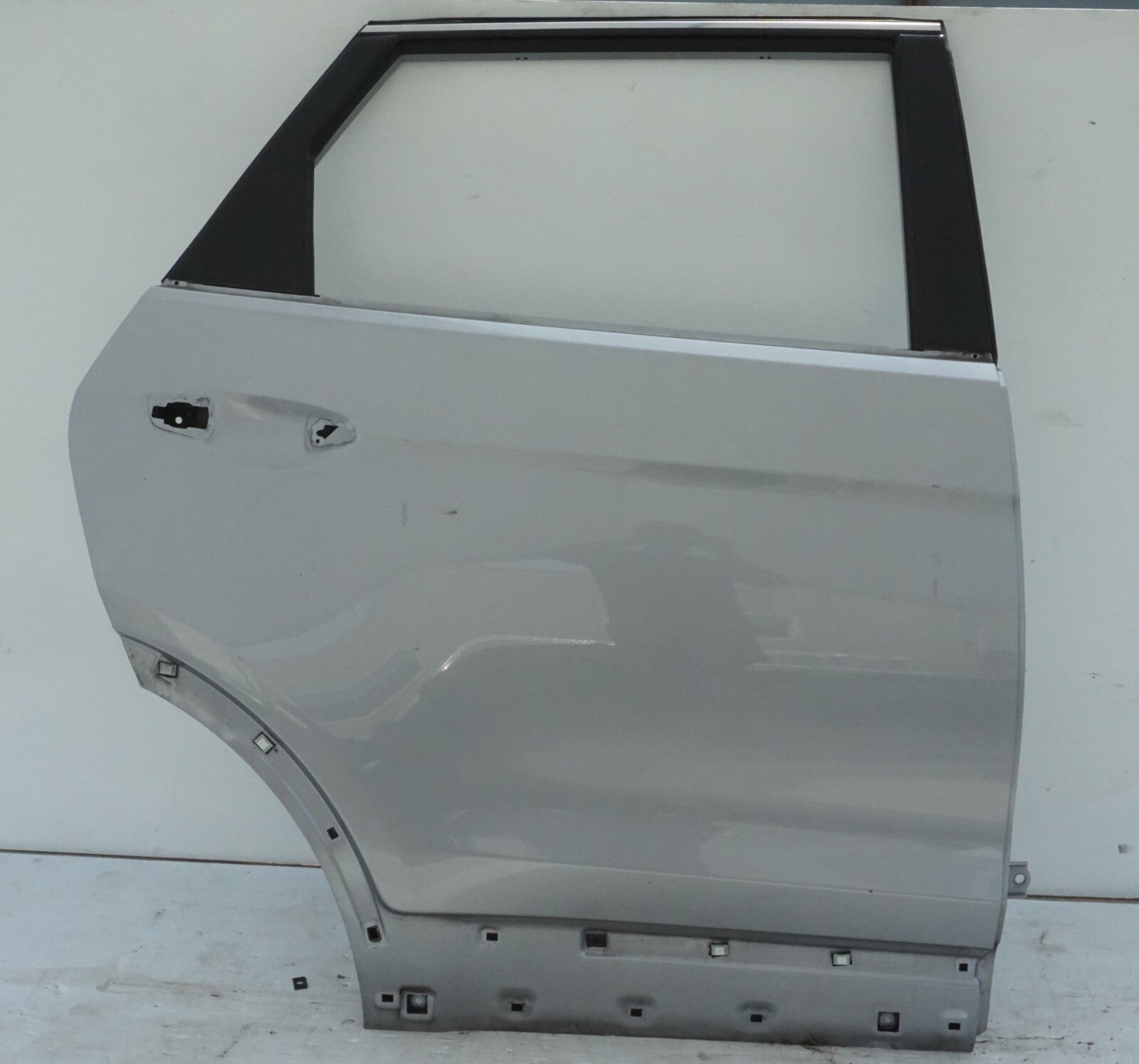 2013-2018 HYUNDAI SANTA FE REAR RIGHT PASSENGER SIDE DOOR SHELL OEM