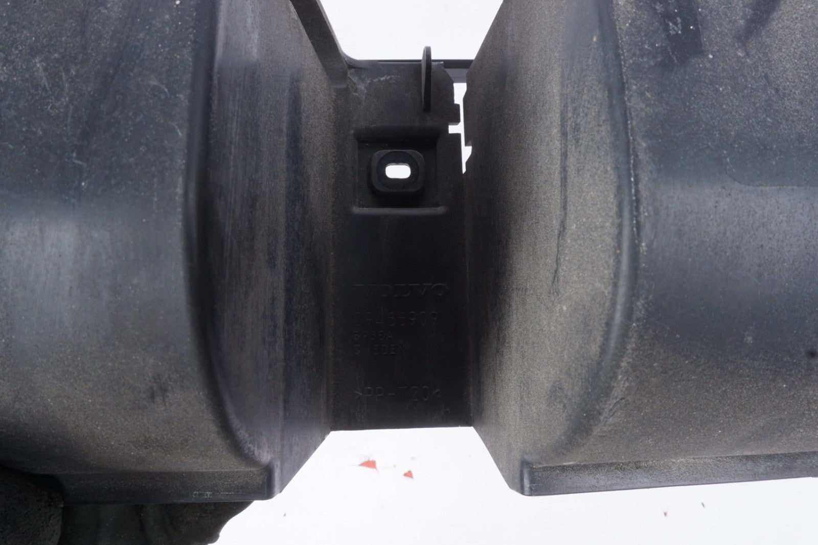 2006 - 2013 VOLVO C70 REAR BUMPER MOUNT BRACKET 09466909 OEM