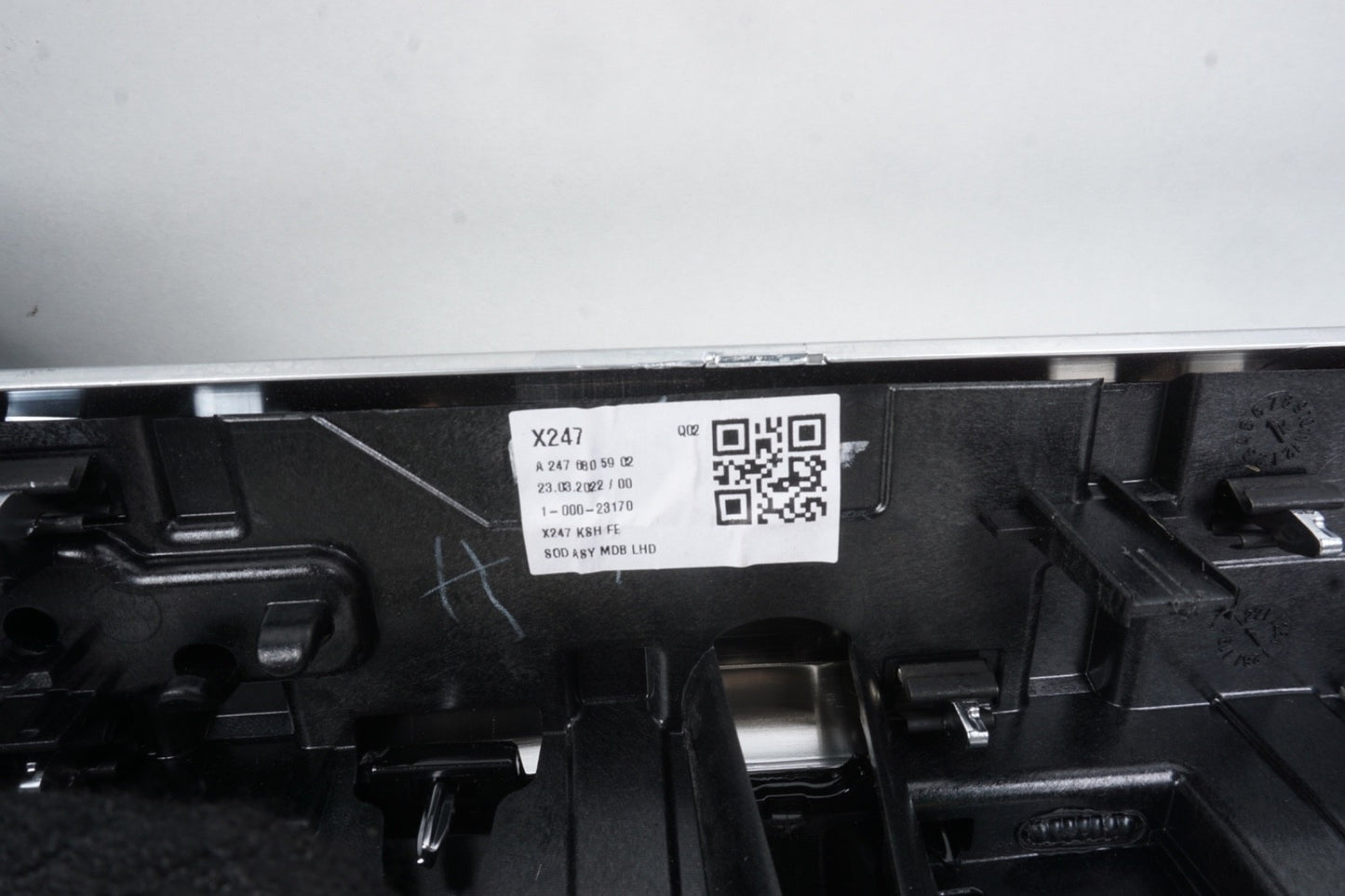 2020 - 2025 MERCEDES GLB250 X247 DASH CENTER AIR VENT BEZEL TRIM OEM A2476805902