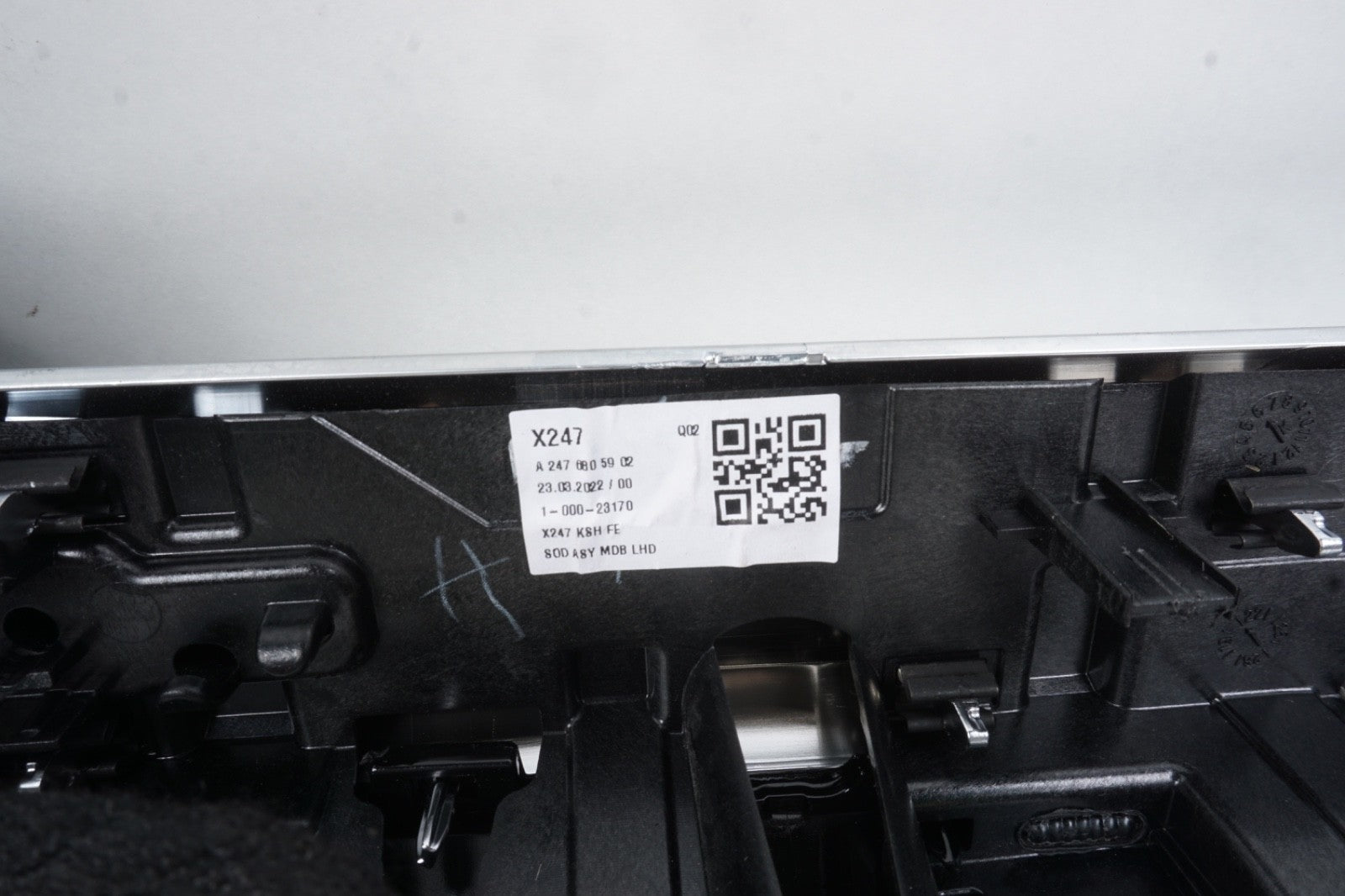 2020 - 2025 MERCEDES GLB250 X247 DASH CENTER AIR VENT BEZEL TRIM OEM A2476805902