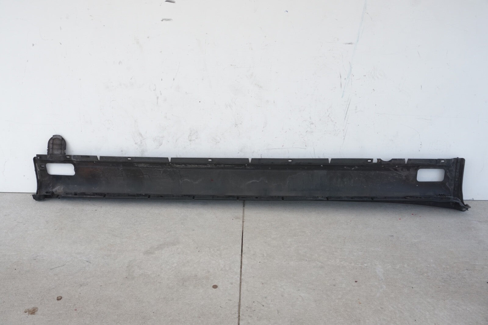 2011 - 2018 PORSCHE CAYENNE LEFT DRIVER SIDE SKIRT ROCKER PANEL MOLDING OEM