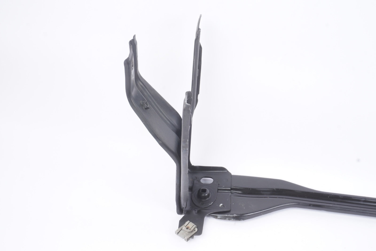 2007-2013 MERCEDES W221 S500 S550 S63 FRONT LOWER RADIATOR SUPPORT TIE BRACKET