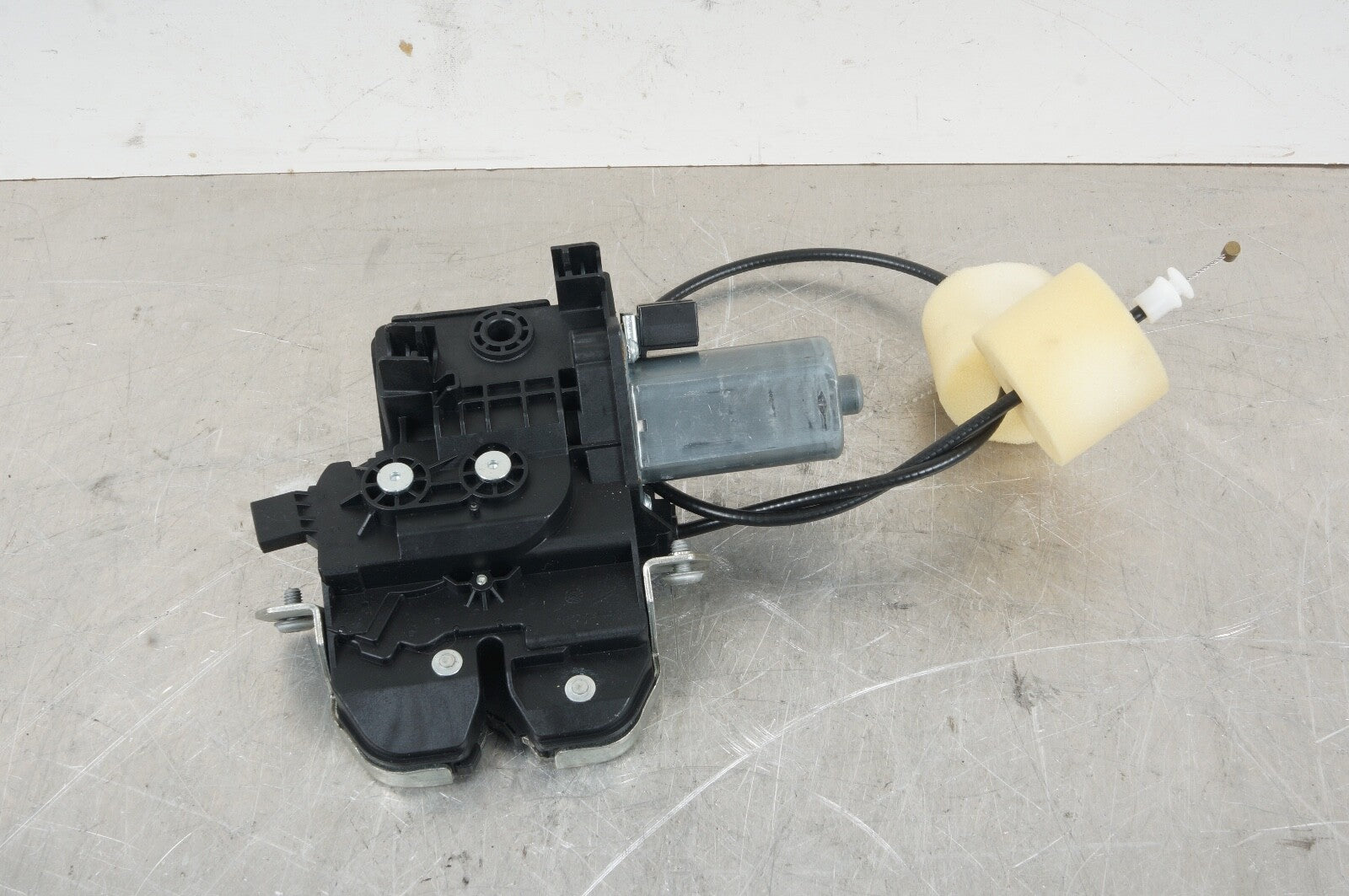 07-14 Mercedes W221 S550 S400 CL550 Rear Trunk Lid Latch Lock Actuator