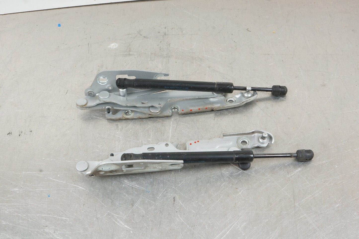 05-11 AUDI C6 A6 S6 SEDAN REAR LEFT RIGHT TRUNK HINGE SUPPORT SHOCKS