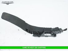 2017 - 2020 CHRYSLER PACIFICA GAS PEDAL ACCELERATOR 04581677AB OEM
