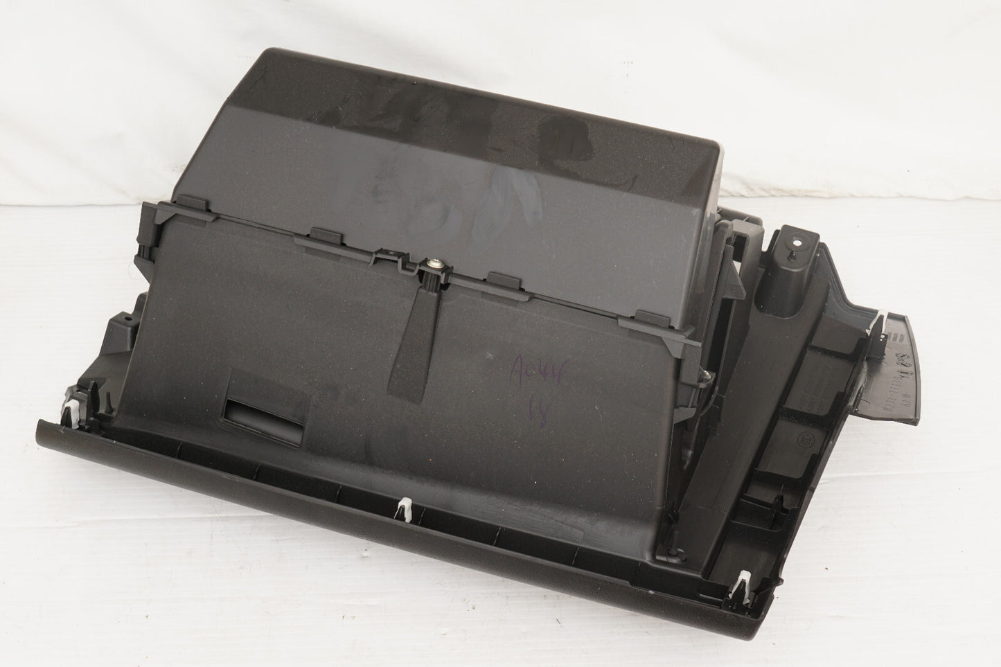 2014 - 2020 MITSUBISHI OUTLANDER DASHBOARD GLOVE BOX STORAGE COMPARTMENT OEM