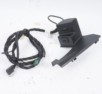 Mercedes-Benz C W204 W207 2011 USB-Anschluss A2048200015