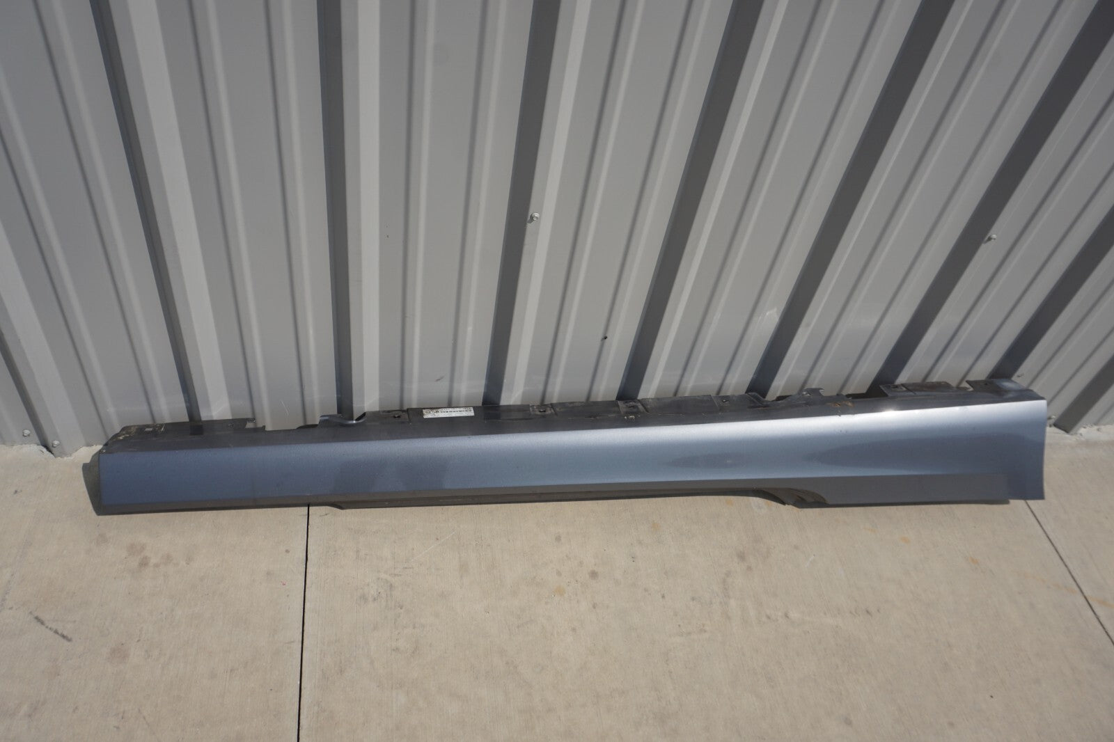 07 - 13 BMW 328i 335i Convertible Coupe Right Rocker Panel Skirt Molding OEM