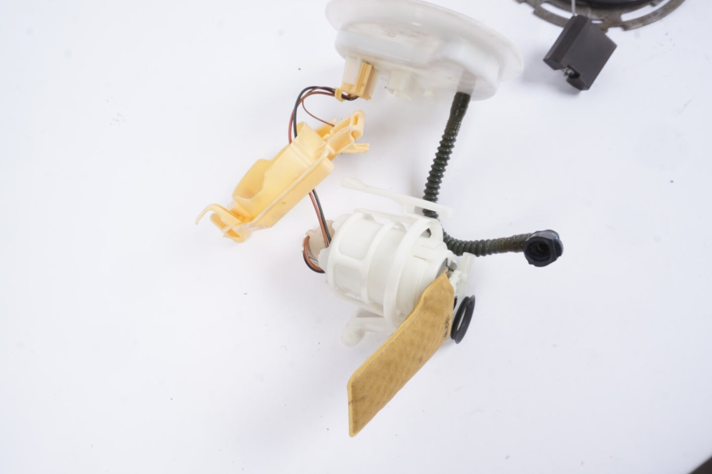 2011 - 2015 BMW 740LI - In-Tank FUEL PUMP Assembly 7188561