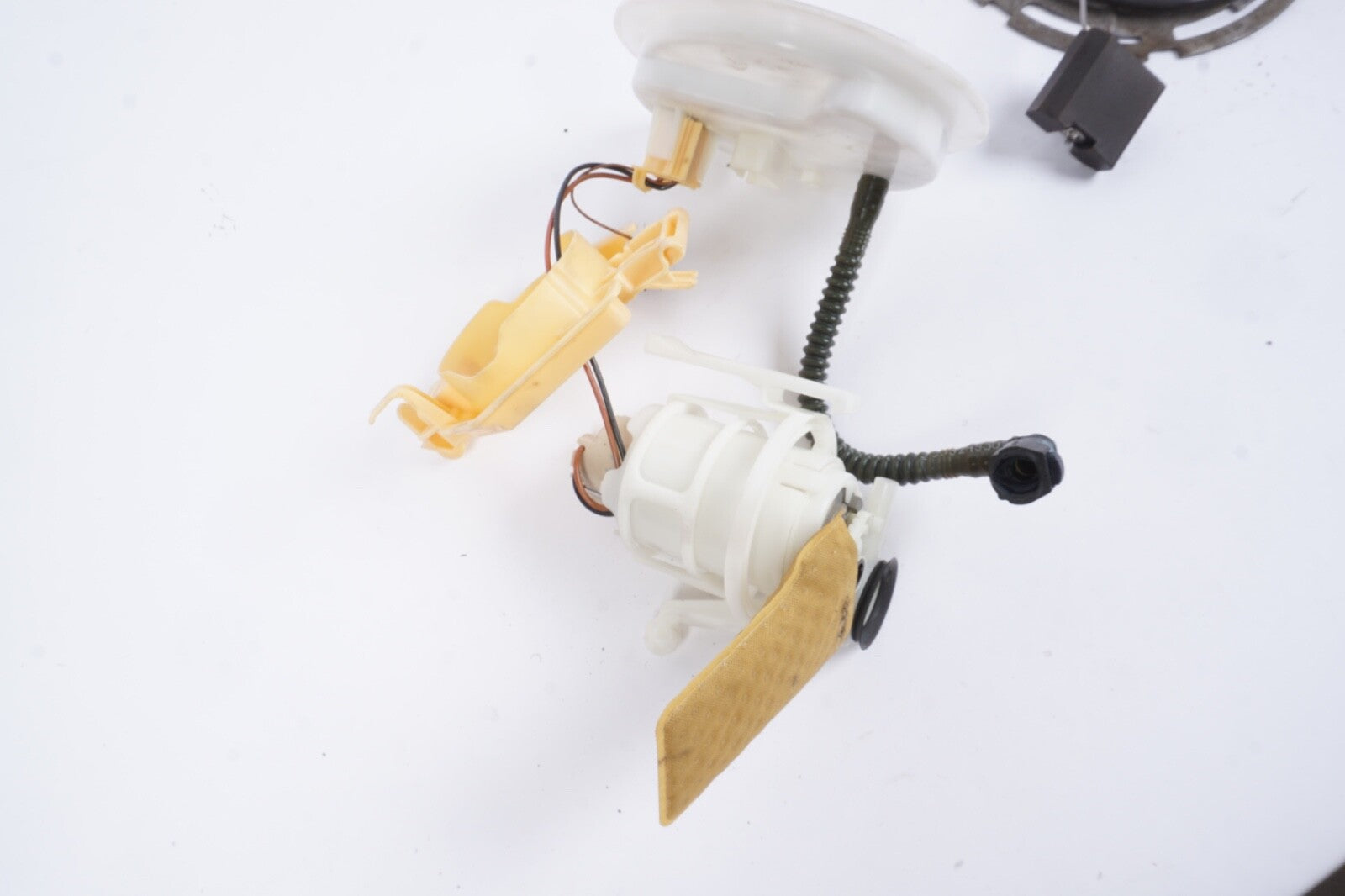 2011 - 2015 BMW 740LI - In-Tank FUEL PUMP Assembly 7188561