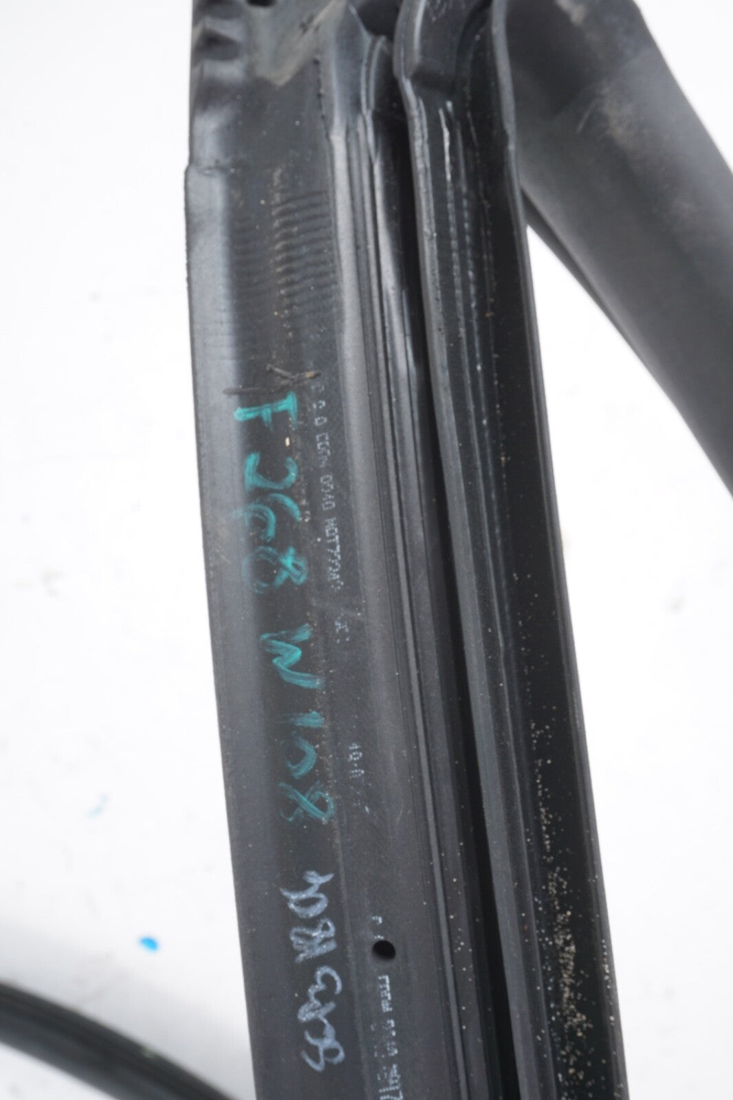 2014 - 2020 MASERATI GHIBLI FRONT LEFT DOOR RUBBER WEATHER STRIP SEAL OEM