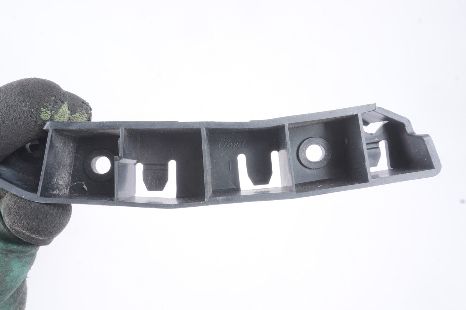 2012 - 2018 Ford Focus Front Bumper Left Driver Side Retainer Bracket Frame OEM