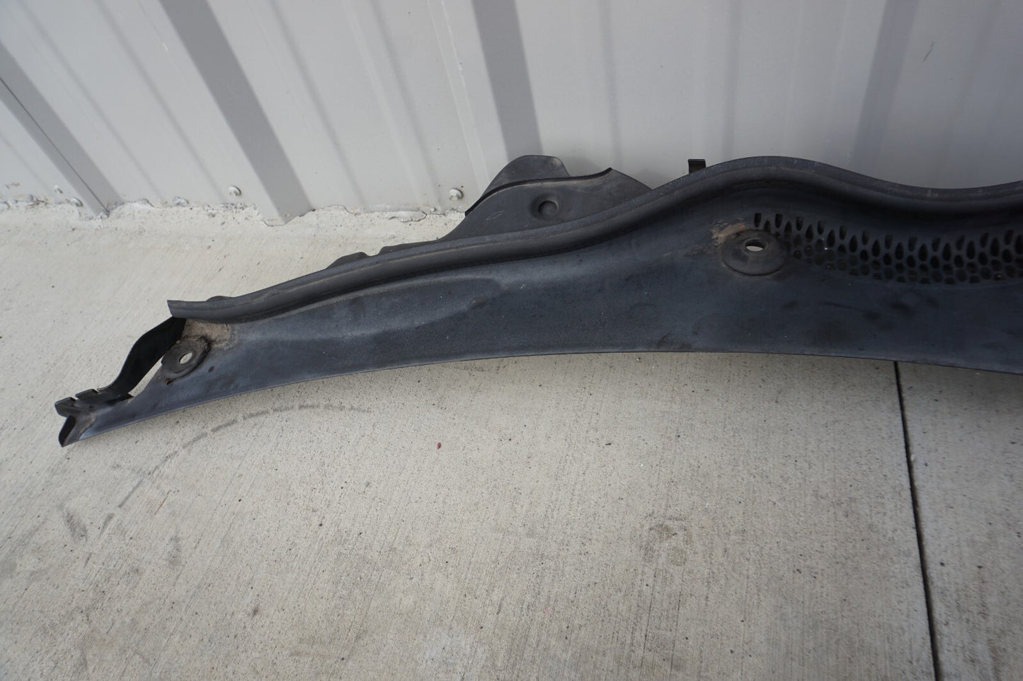 03-08 Mercedes R230 SL500 SL55 Front Cowl Vent Panel Windshield  OEM
