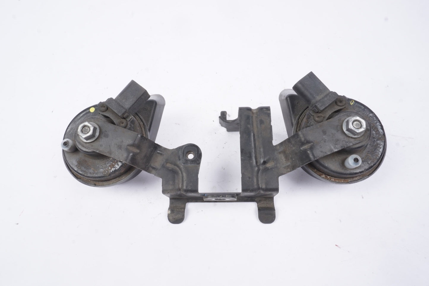 2011 - 2017 AUDI A8L HORN SIGNAL W/ BRACKET SET OF 2 OEM