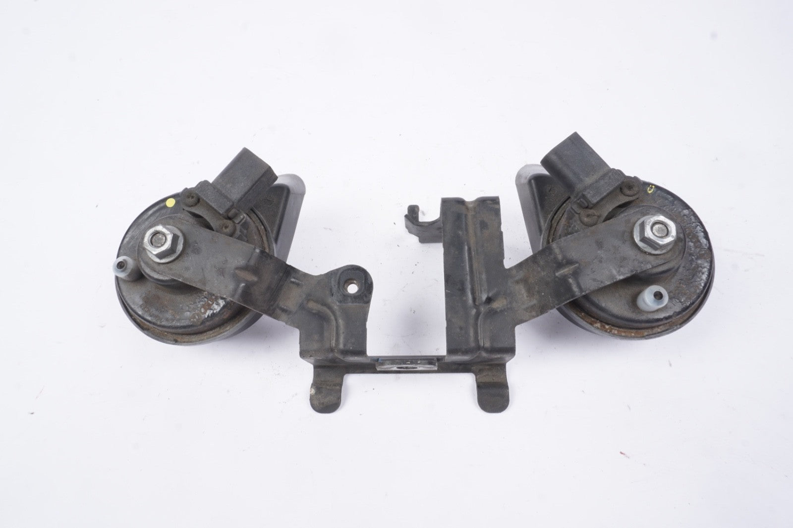 2011 - 2017 AUDI A8L HORN SIGNAL W/ BRACKET SET OF 2 OEM