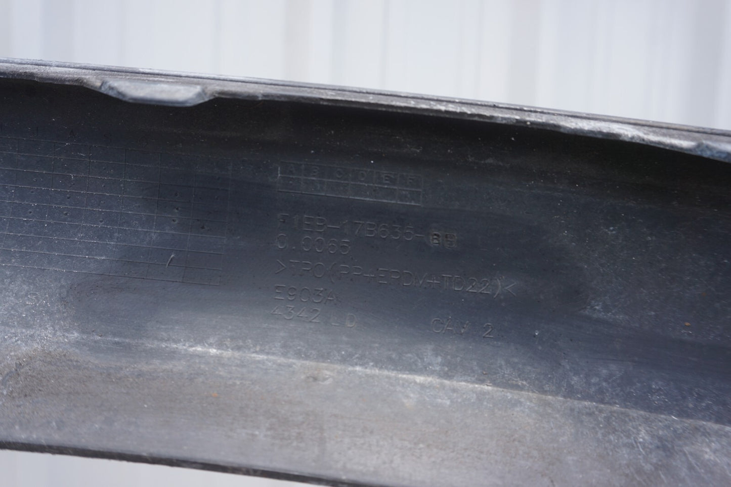 2015-2018 FORD FOCUS FRONT BUMPER LOWER COVER VALANCE PANEL GRILL OEM