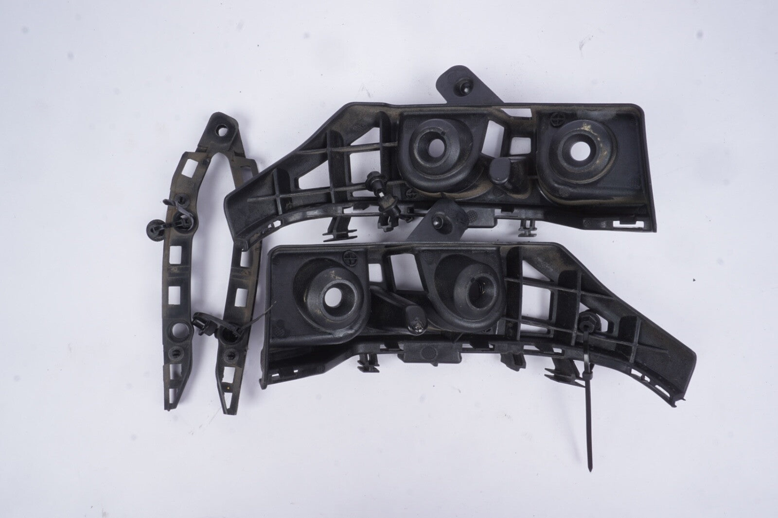 2015-2020 MERCEDES GLA250 X156 REAR BUMPER LEFT RIGHT SIDE MOUNT BRACKET SUPPORT