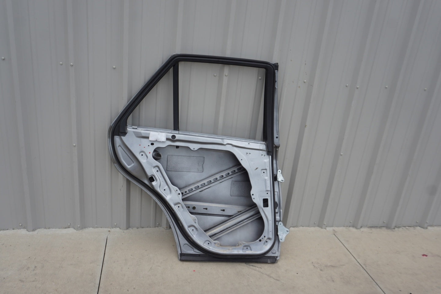 06 - 11 Mercedes W164 ML63 ML350 ML500 REAR LEFT DRIVER SIDE DOOR SHELL OEM