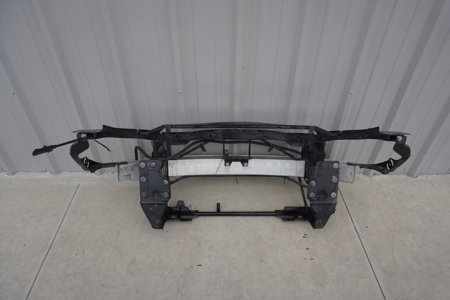 03 - 08 Mercedes SL500 SL550 Front Reinforcement Bar Upper Radiator Support Clip
