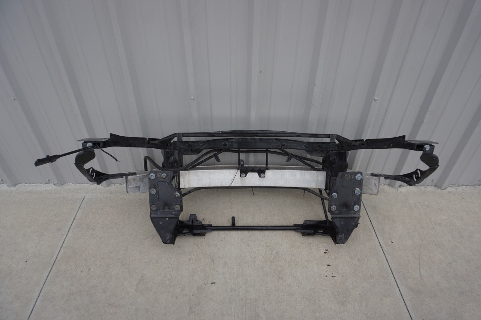 03 - 08 Mercedes SL500 SL550 Front Reinforcement Bar Upper Radiator Support Clip