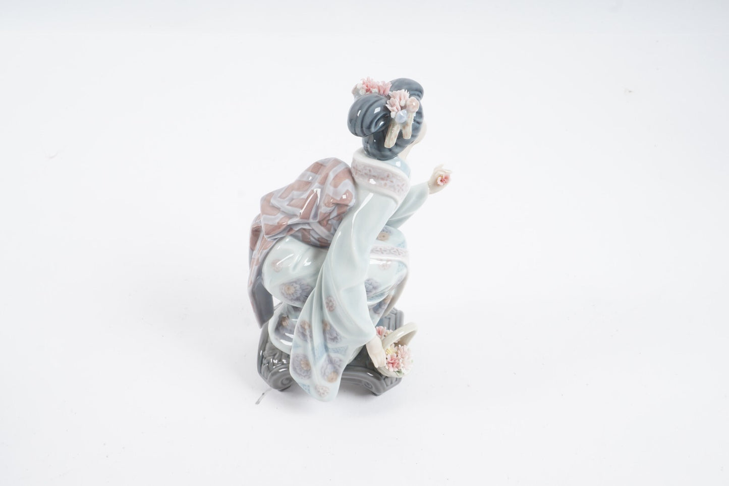 Lladro Asian Woman w/ Flower Basket