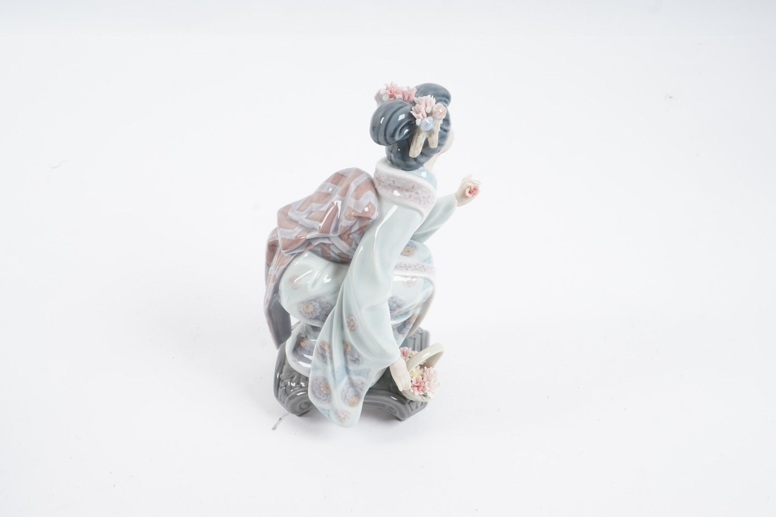 Lladro Asian Woman w/ Flower Basket