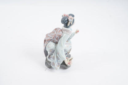 Lladro Asian Woman w/ Flower Basket