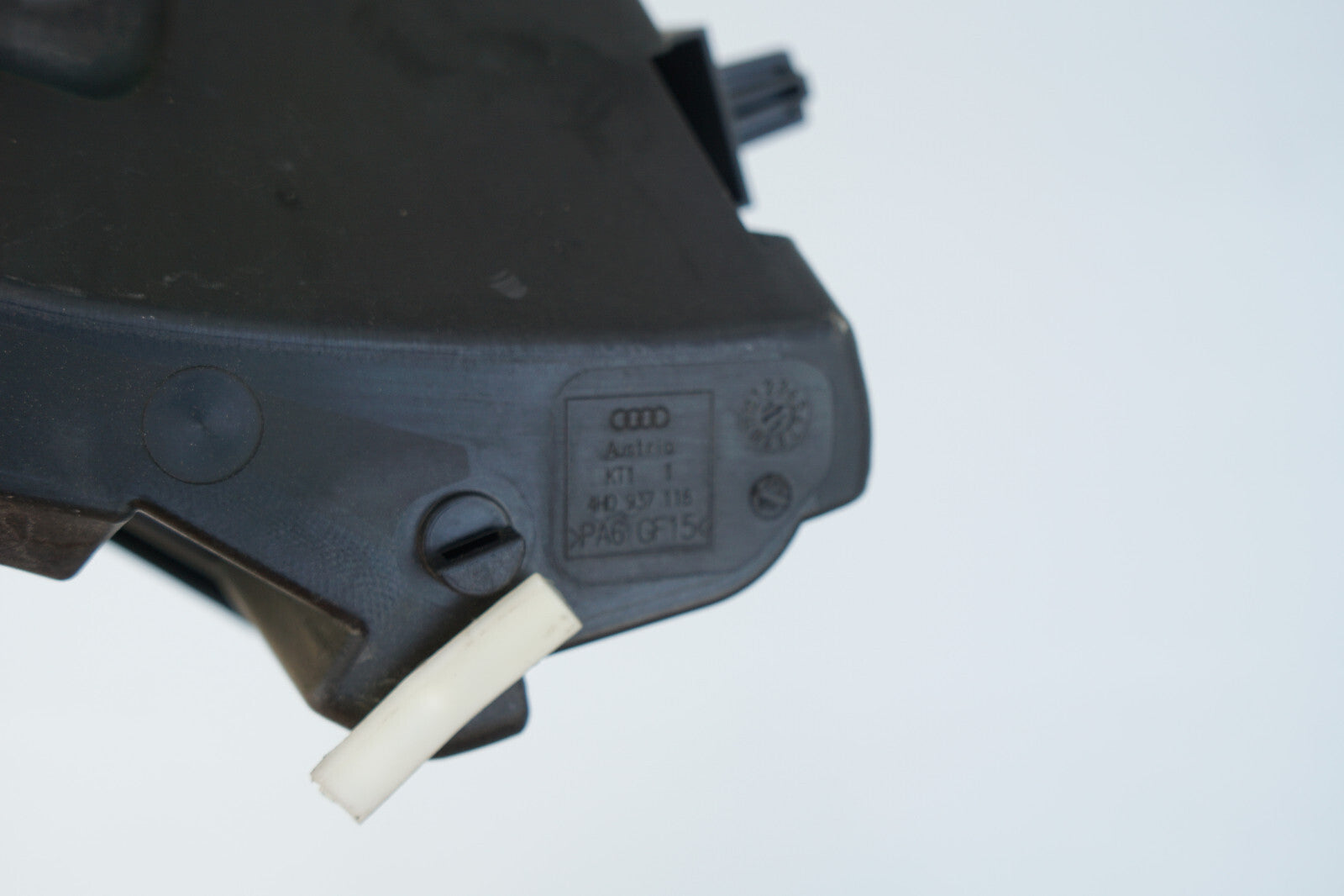 2011 - 2017 AUDI A8 L ENGINE COMPARTMENT FUSE RELAY HOUSING BOX W/ COVER OEM