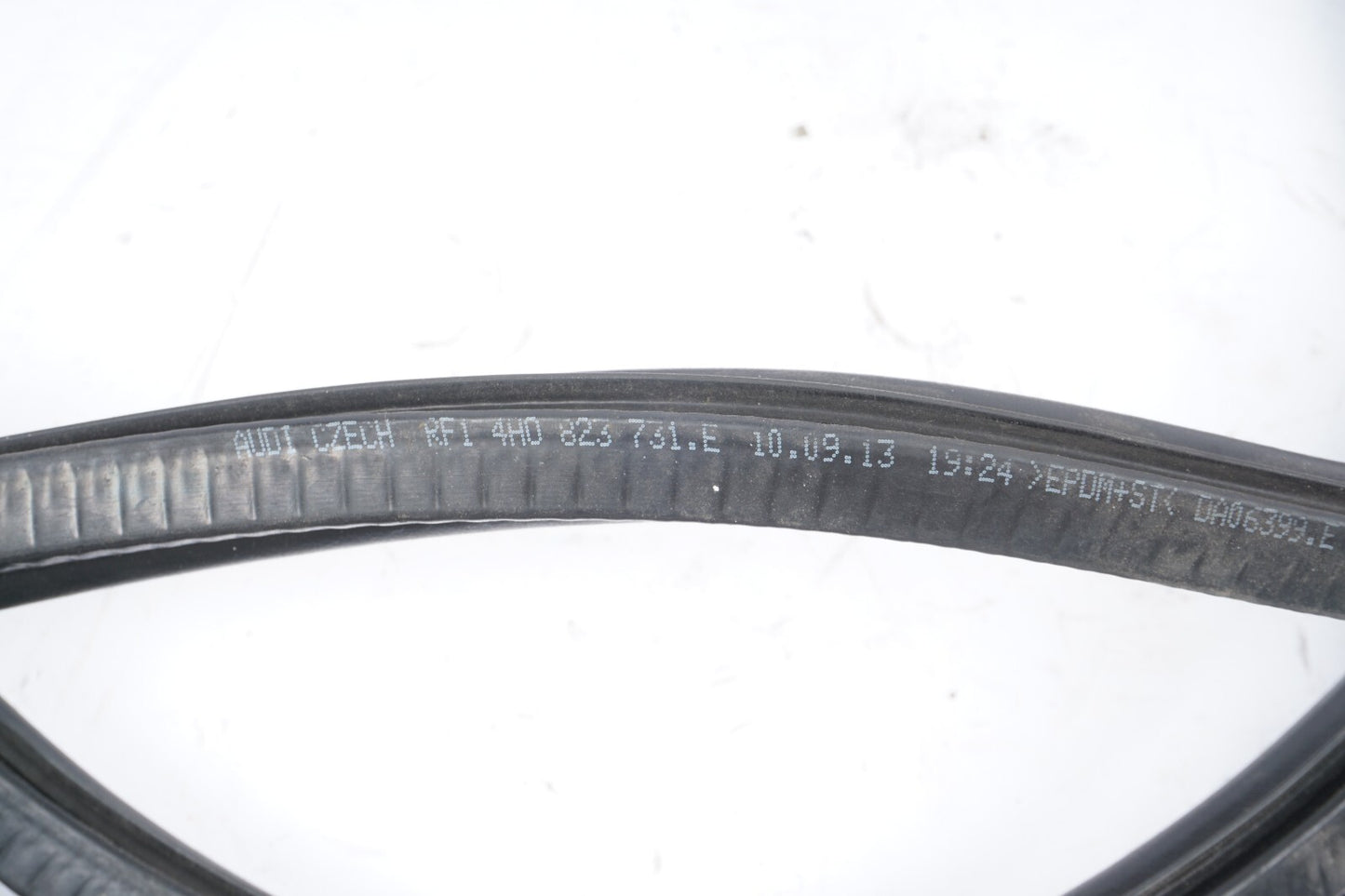 2013 - 2017 Audi A8L A8 Hood Bonnet Weatherstrip Seal 4H0823731E OEM