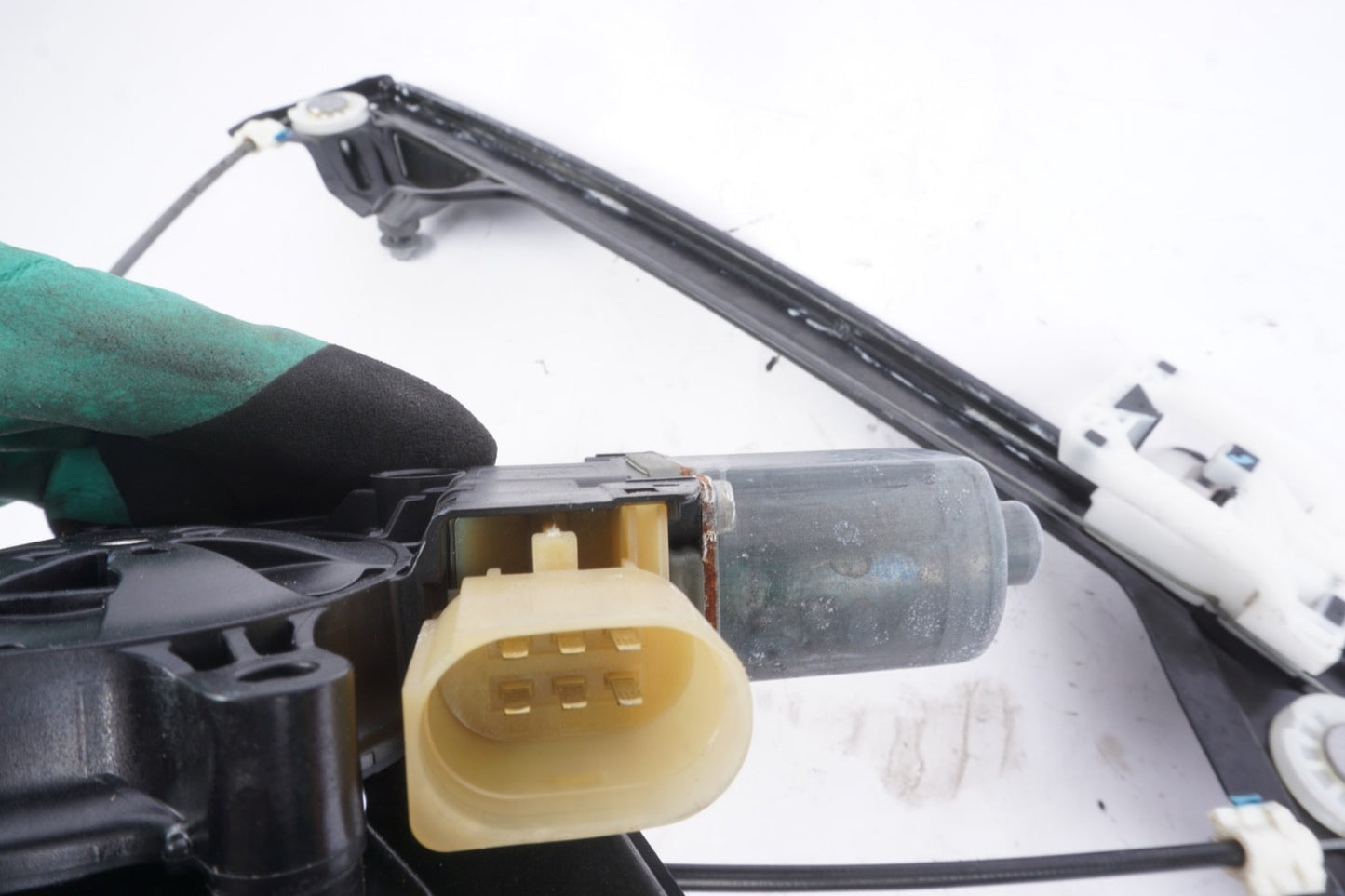 2018-2023 BMW X2 F39 LEFT FRONT SIDE DOOR WINDOW REGULATOR OEM 7420391
