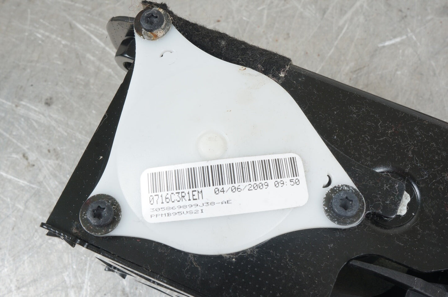 07-13 BMW E70 X5 FRONT LEFT DRIVER SIDE UPPER SEAT BELT RETRACTOR ASSY OEM