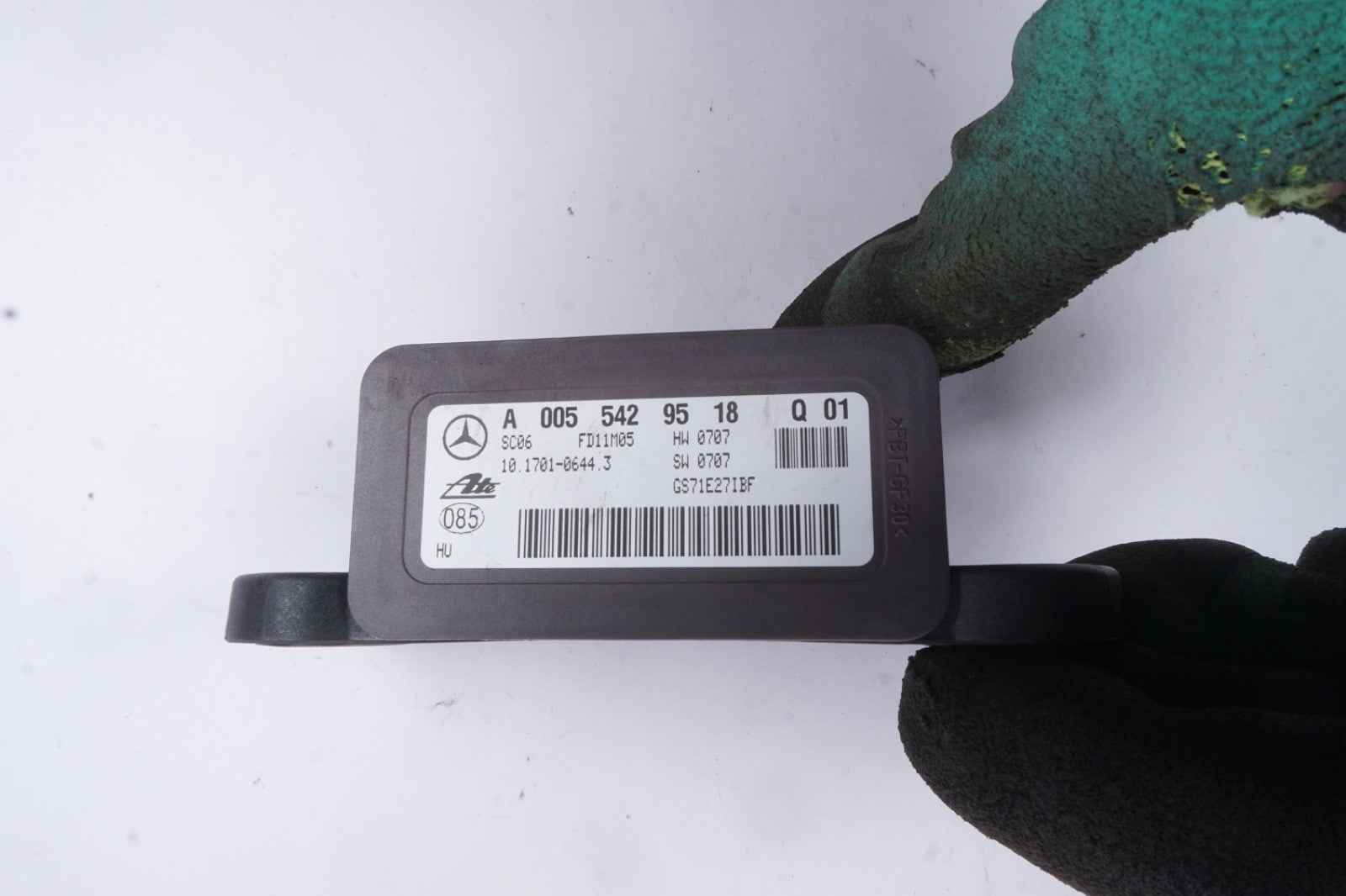 10-13 Mercedes W221 S400 S350 CL550 CL63  Yaw Turn Rate Sensor 0055429518 OEM 85