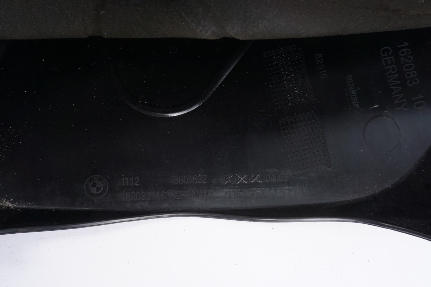 2018 - 2019 BMW X2 F39 2.0L ENGINE MOTOR TOP APPEARANCE COVER PANEL OEM 8601632